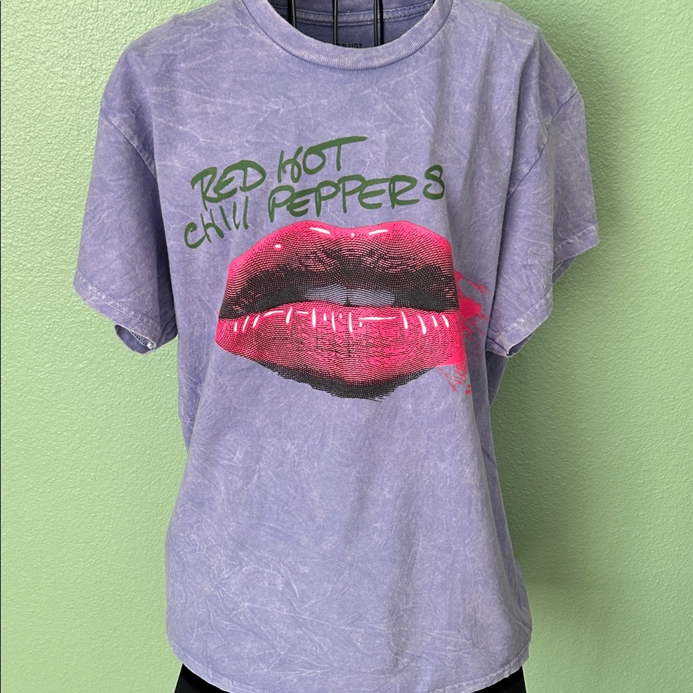 Red Hot Chili Peppers Graphic Design T Shirt Gender Neutral size L